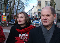 Gabi Dobusch und Olaf Scholz am Spritzenplatz