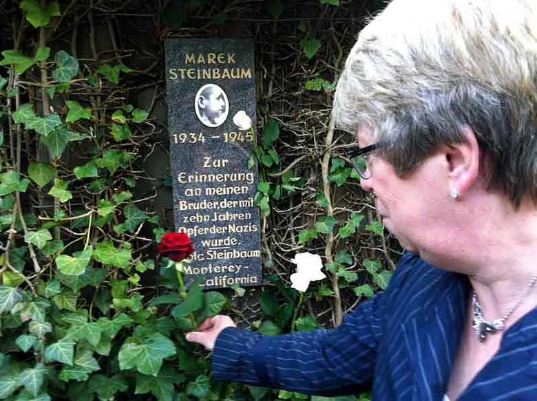 B. Duden bei der Gedenkfeier Bullenhuser Damm B. Duden bei der Gedenkfeier Bullenhuser Damm